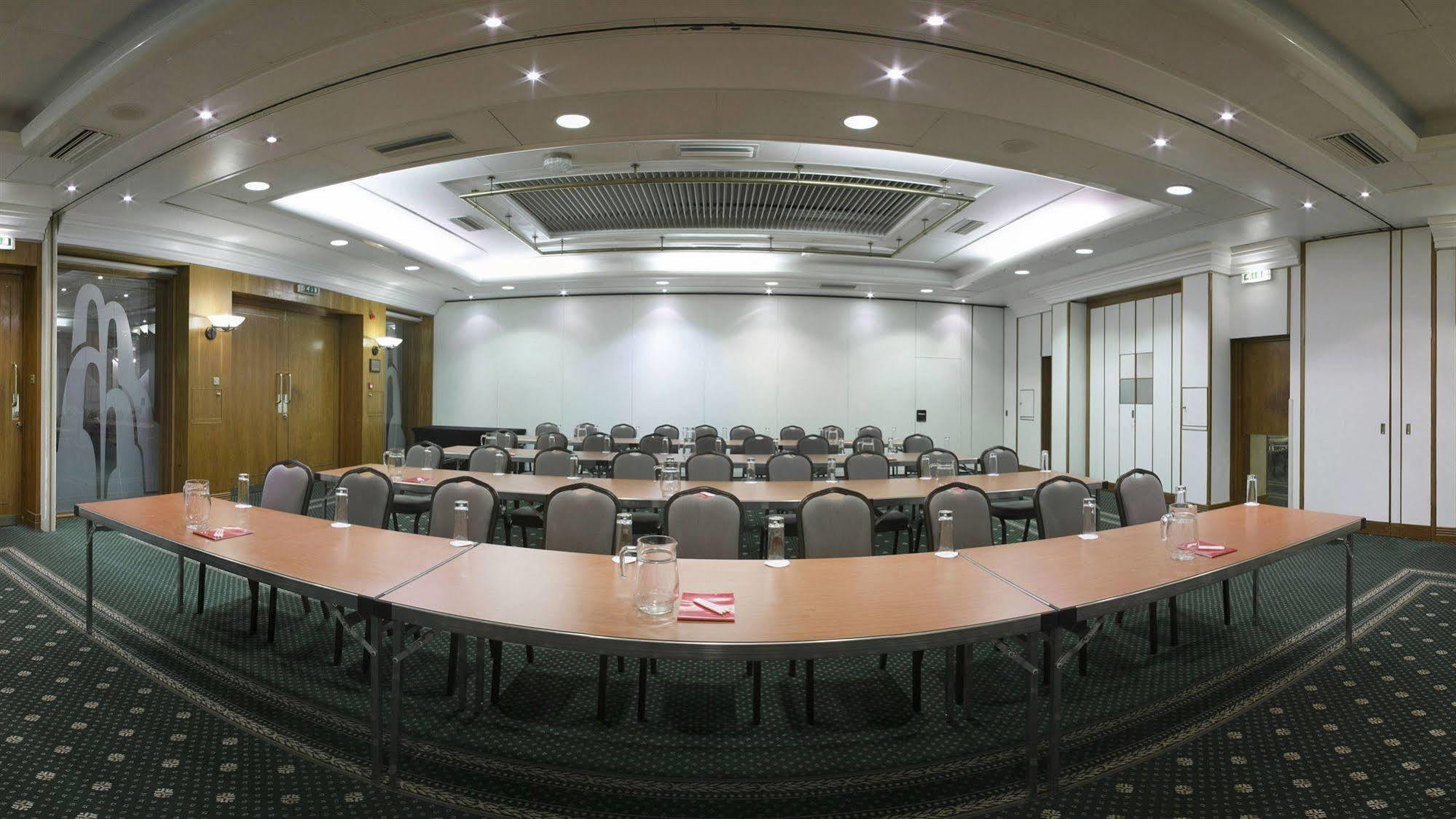 Отель Copthorne 4*
